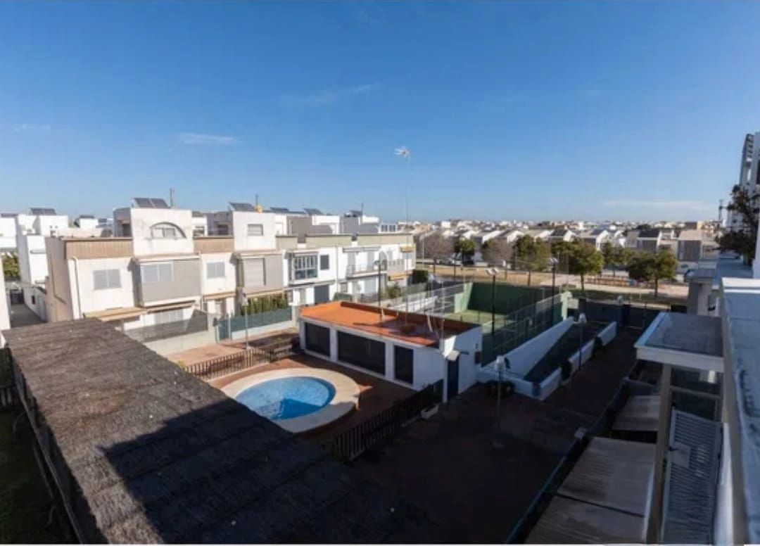 Exterior view of Single-family semi-detached for sale in  Sevilla Capital  with Air Conditioner, Heating and Private garden