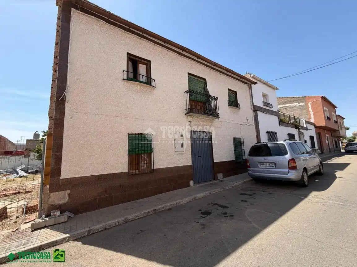 Vista exterior de Casa adosada en venda en Bolaños de Calatrava amb Calefacció