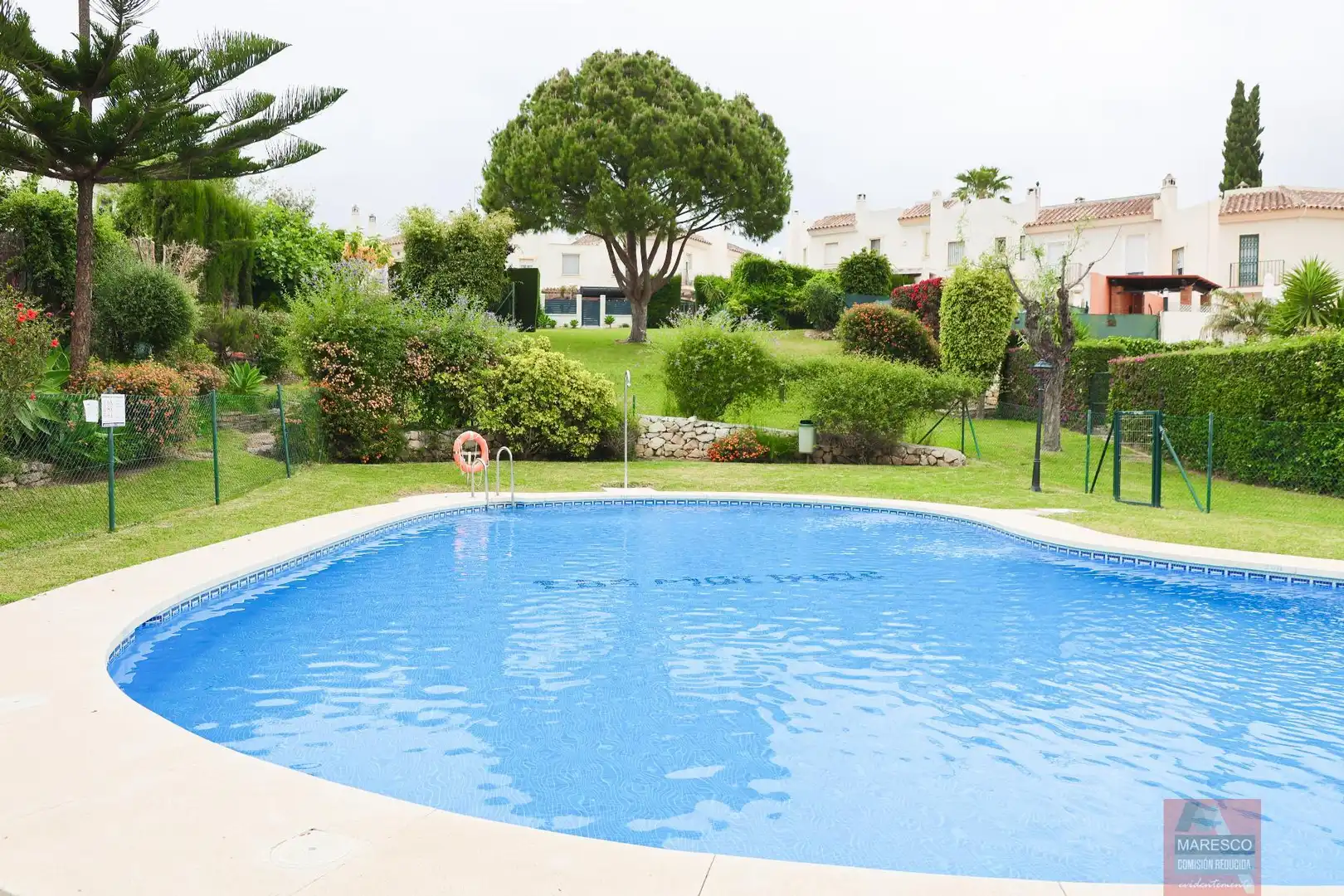 Maison mitoyenne avec terrasse à vendre à de la sierrezuela