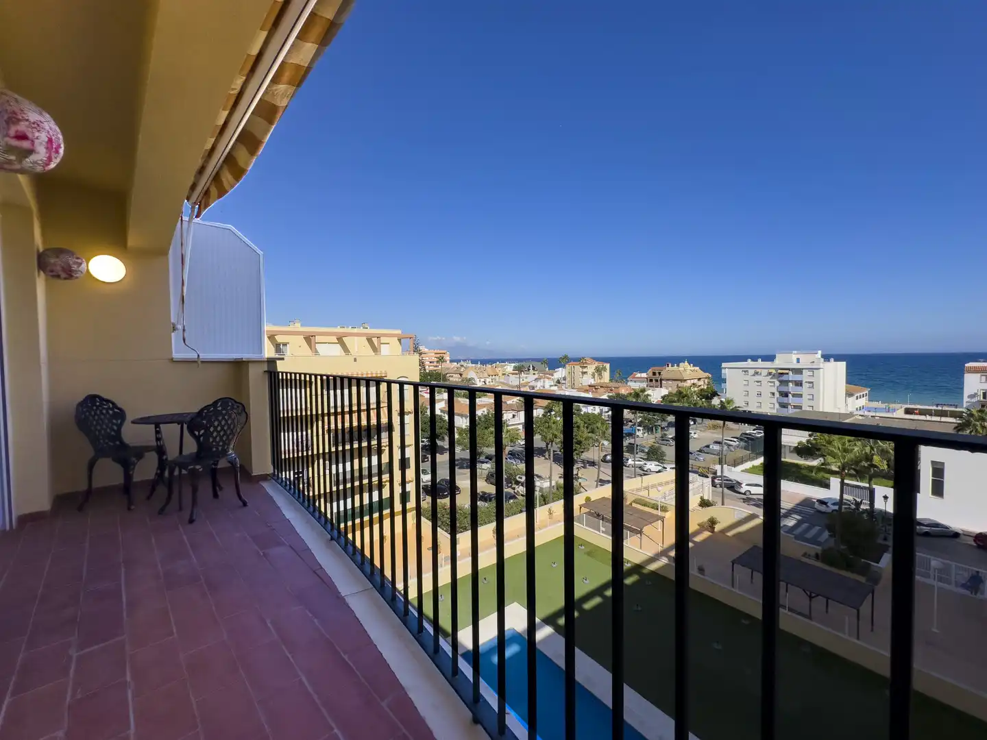 Dormitori de Apartament en venda en Manilva amb Aire condicionat, Terrassa i Piscina