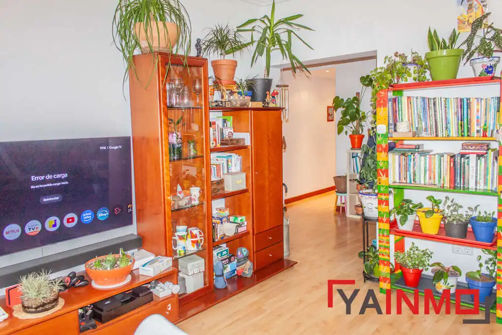 Sala de estar de Piso en venta en Vitoria - Gasteiz con Calefacción, Parquet y Trastero