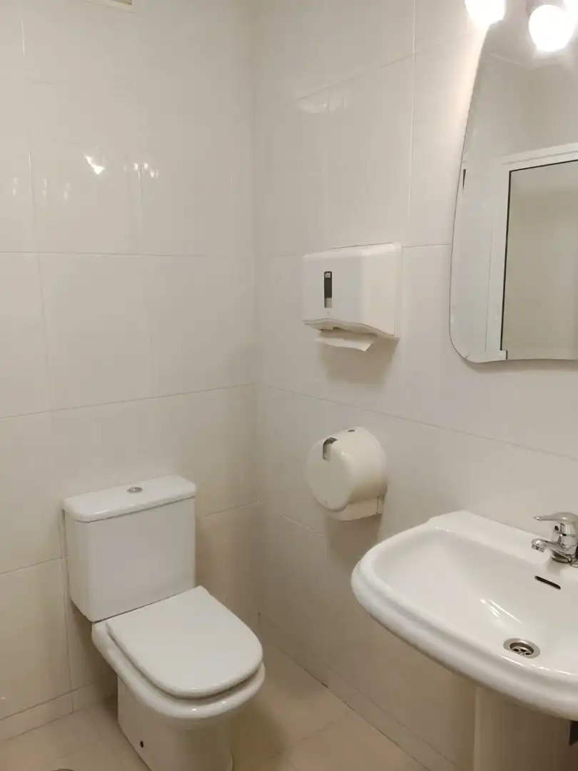 Baño de Apartamento en venta en Santiago de Compostela  con Calefacción y Horno