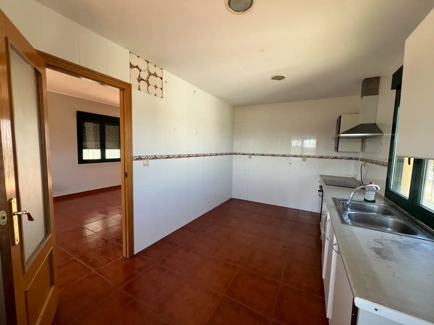Cuina de Casa o xalet en venda en Montroi / Montroy amb Jardí privat, Terrassa i Traster