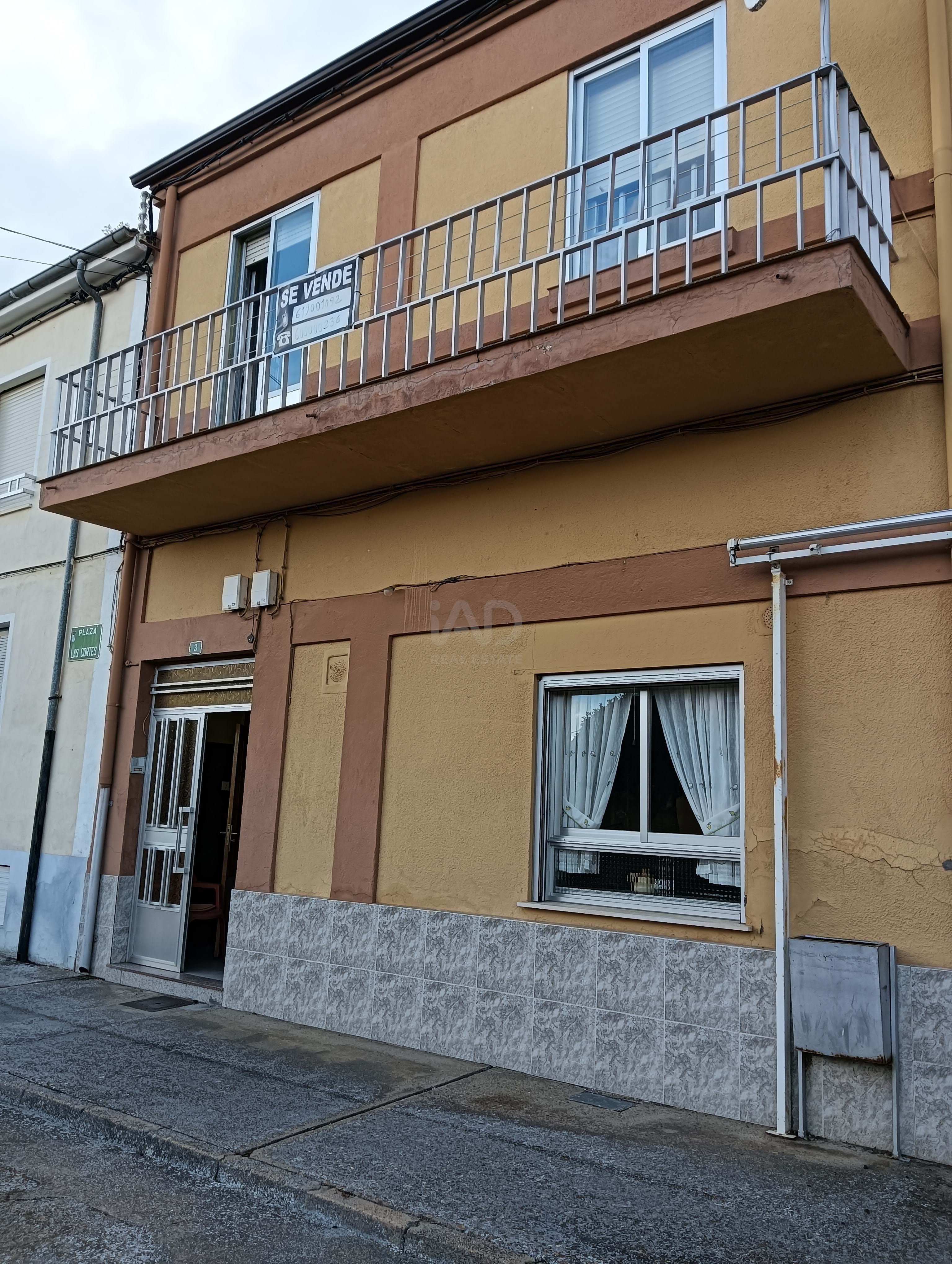 Exterior view of Building for sale in Villamontán de la Valduerna