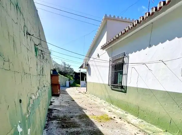 Vista exterior de Casa o xalet en venda en Vélez-Málaga amb Aire condicionat, Jardí privat i Terrassa