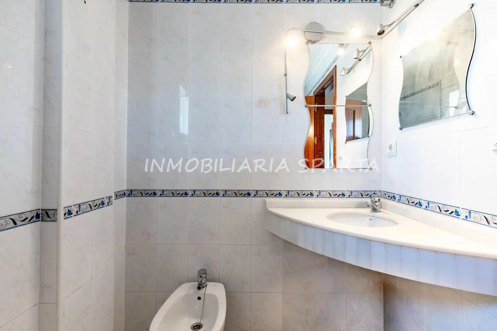 Bany de Casa adosada en venda en Espartinas amb Aire condicionat, Jardí privat i Forn