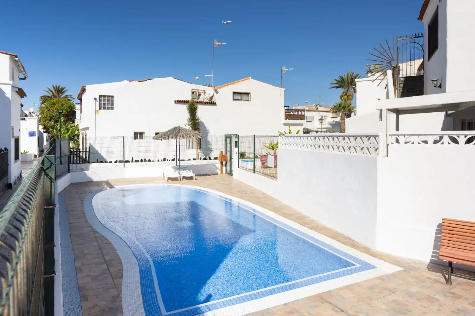 Piscina de Dúplex en venta en Arona con Terraza, Amueblado y Horno