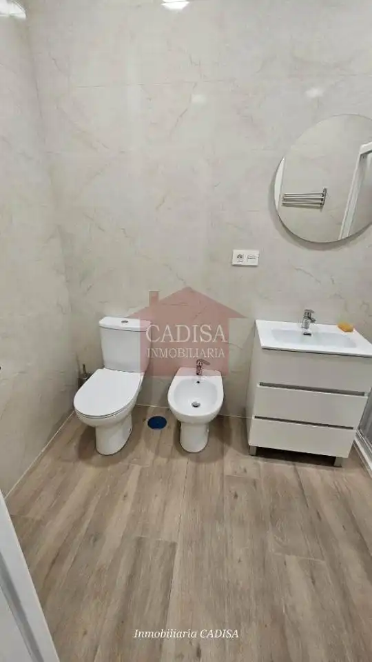 Bany de Estudi de lloguer en Salamanca amb Aire condicionat, Calefacció i Moblat
