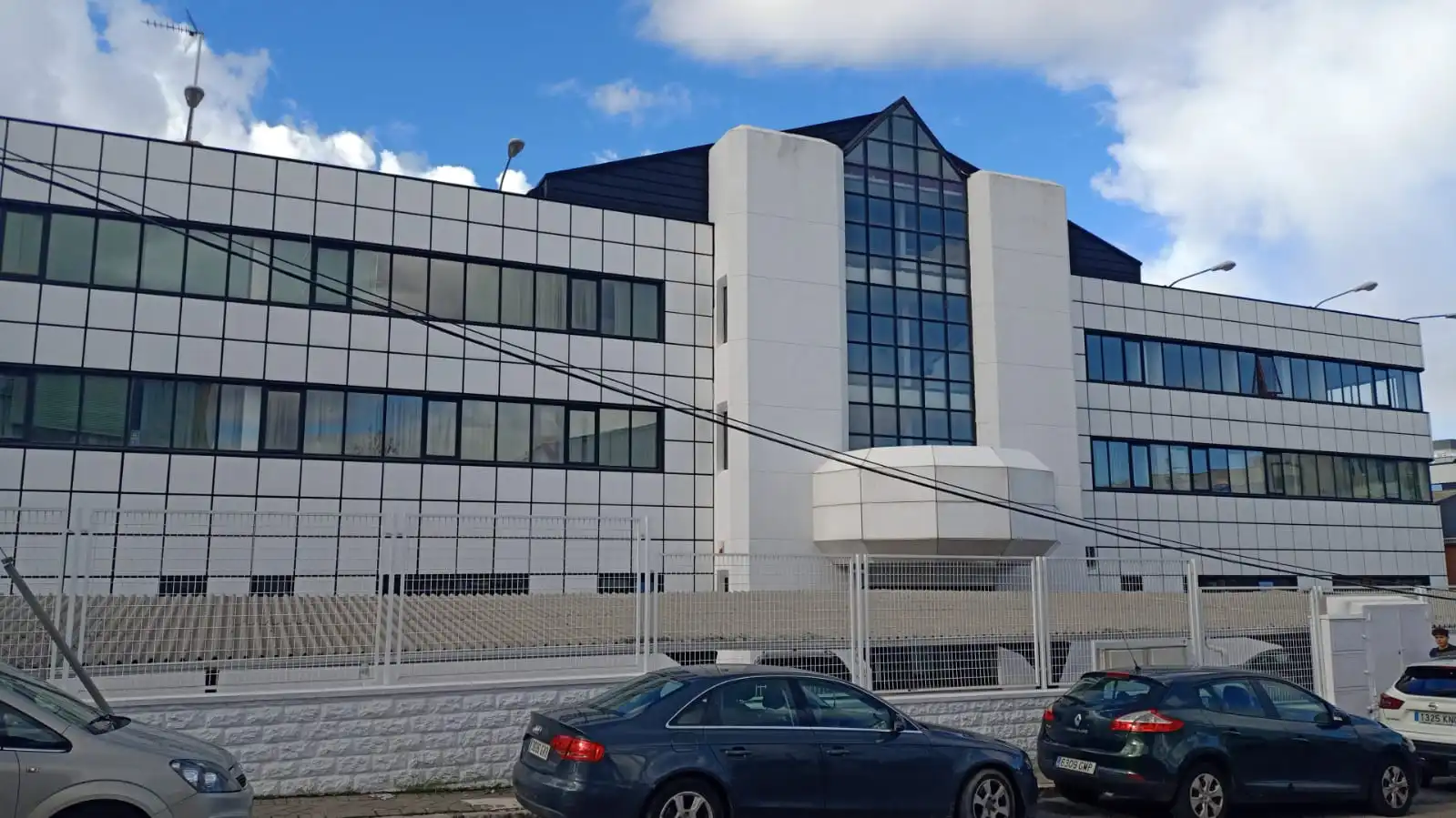 Außenansicht von Gebäude zum Verkauf in Alcobendas