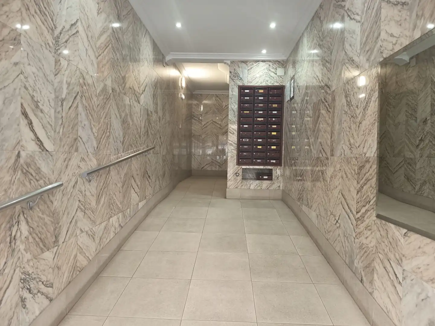 Flat for rent in Gijón - Avda. Constitución, Barrio del Centro