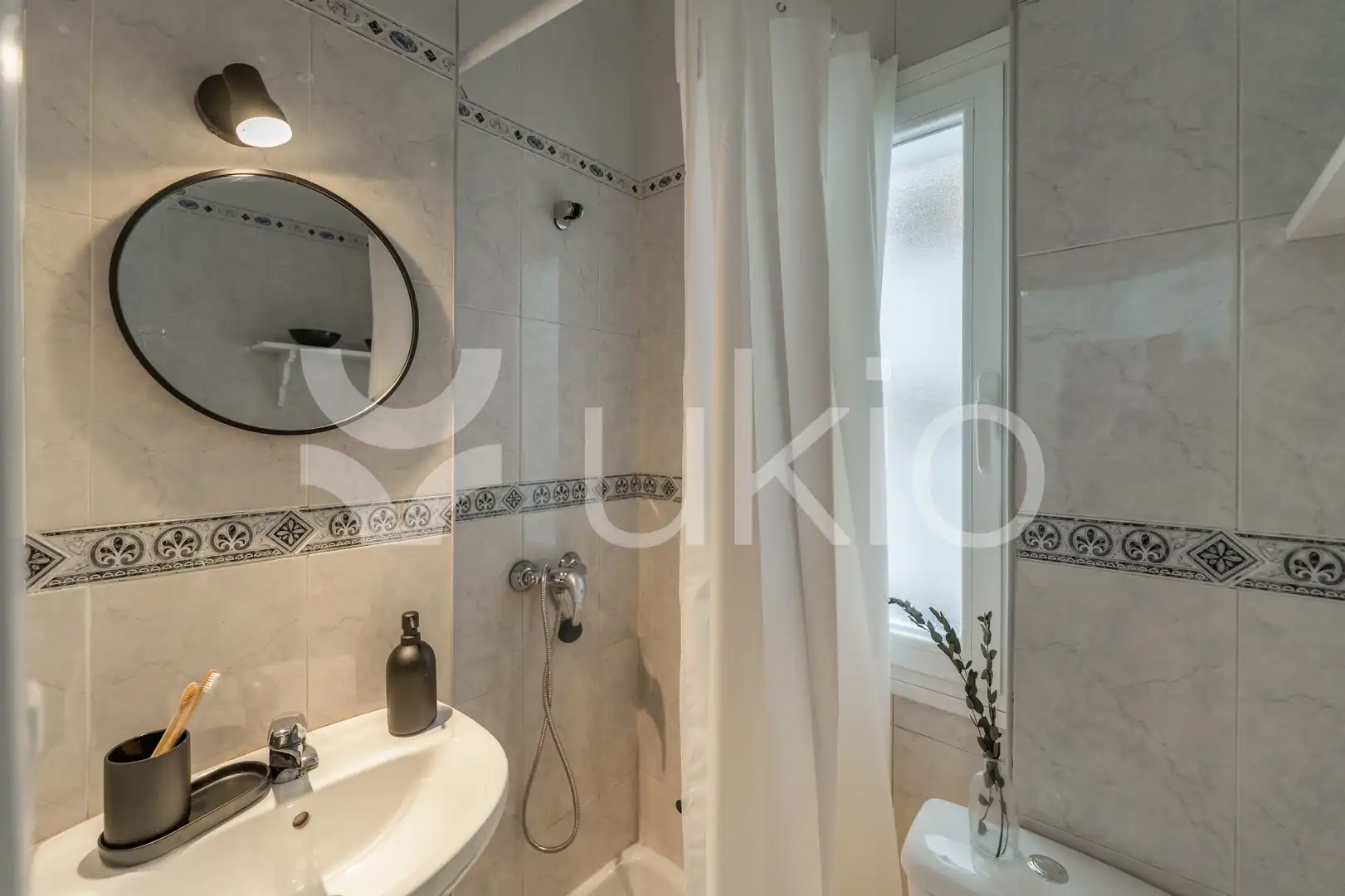 Bany de Apartament de lloguer en Madrid amb Aire condicionat, Calefacció i Terrassa