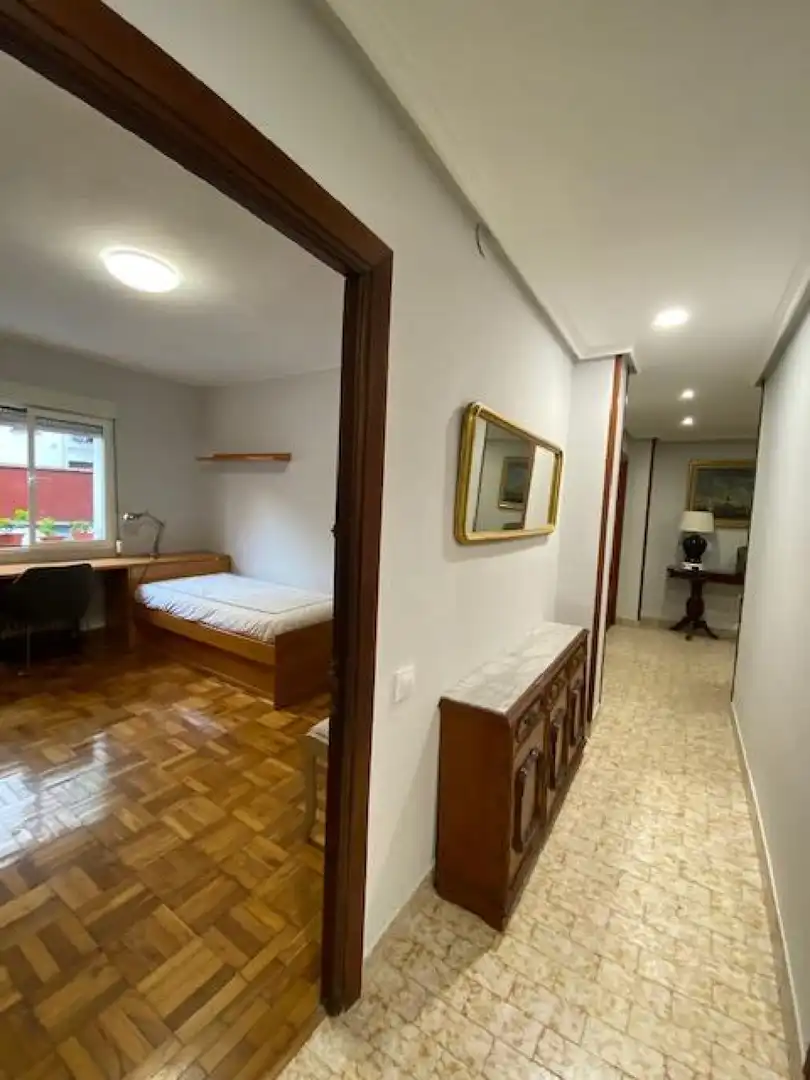 Habitación de Piso de alquiler en Oviedo  con Calefacción y Amueblado