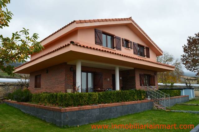 Casa-chalet en Venta en Junta de Traslaloma