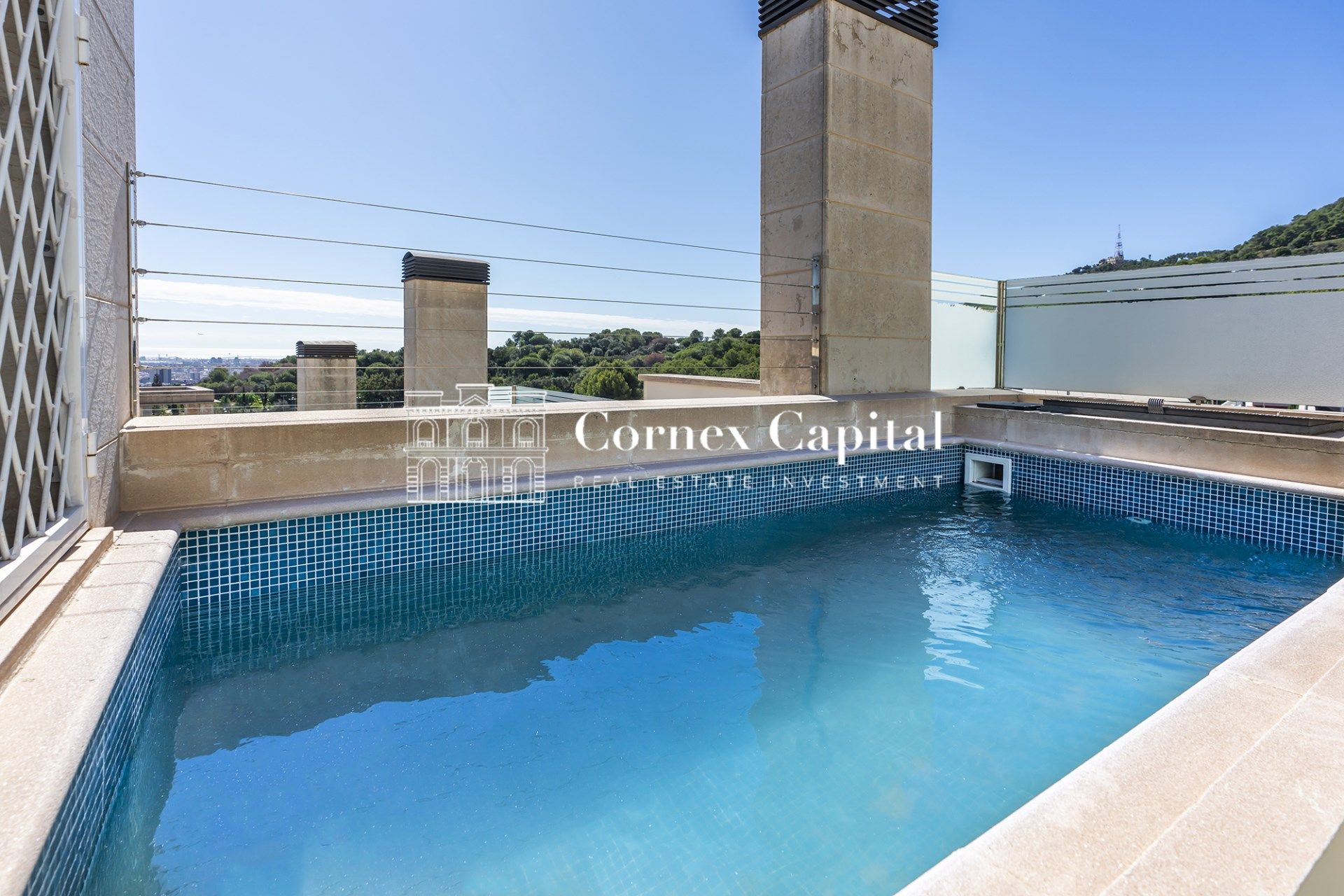 Swimming pool of Single-family semi-detached for sale in  Barcelona Capital  with Air Conditioner, Heating and Terrace