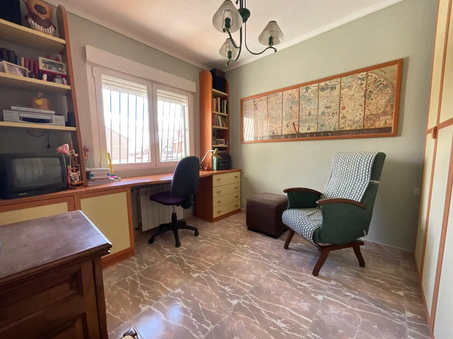 Sala d'estar de Casa adosada en venda en Griñón amb Calefacció i Moblat
