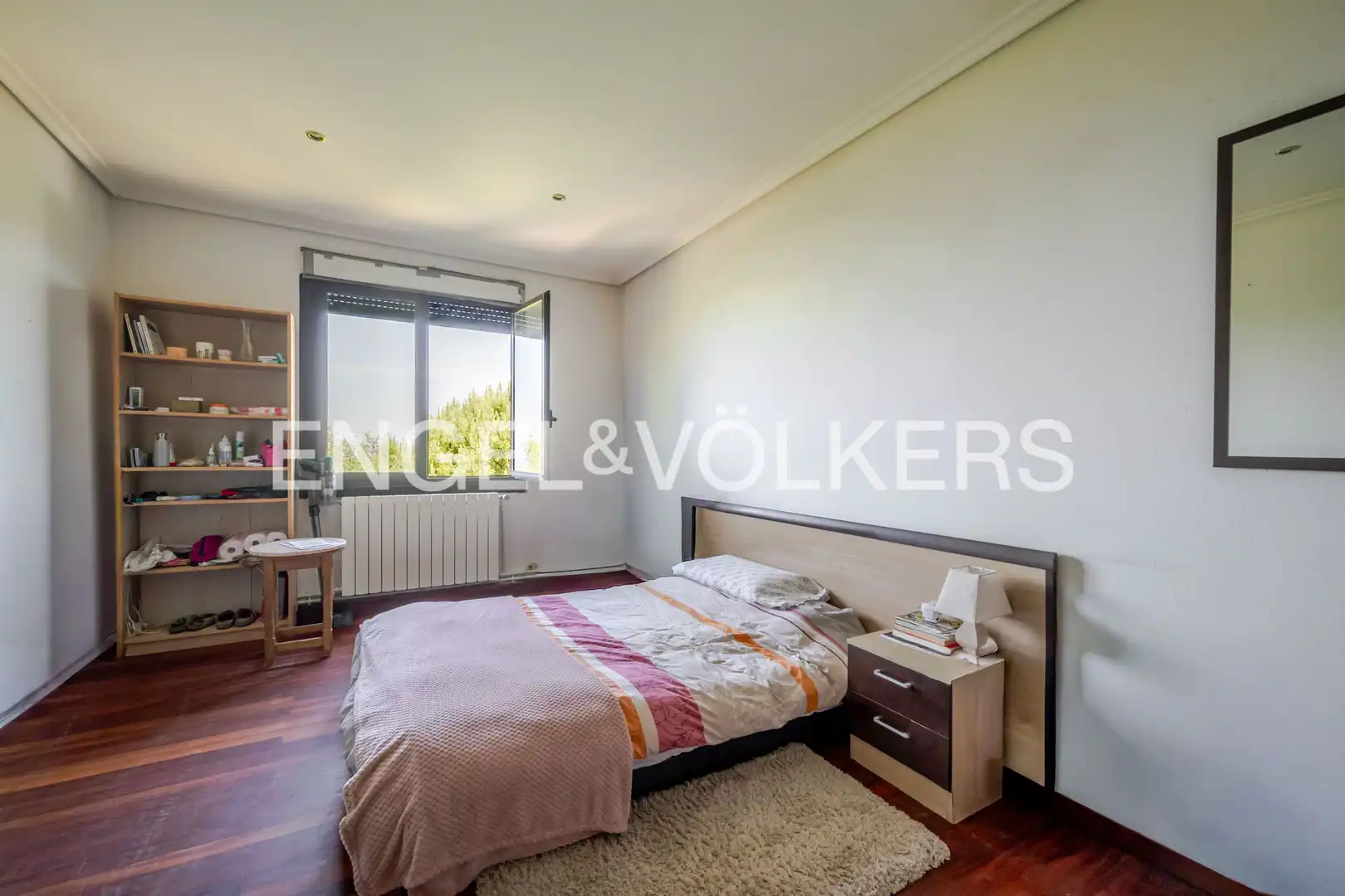 Dormitori de Casa adosada en venda en Donostia - San Sebastián  amb Calefacció, Jardí privat i Terrassa