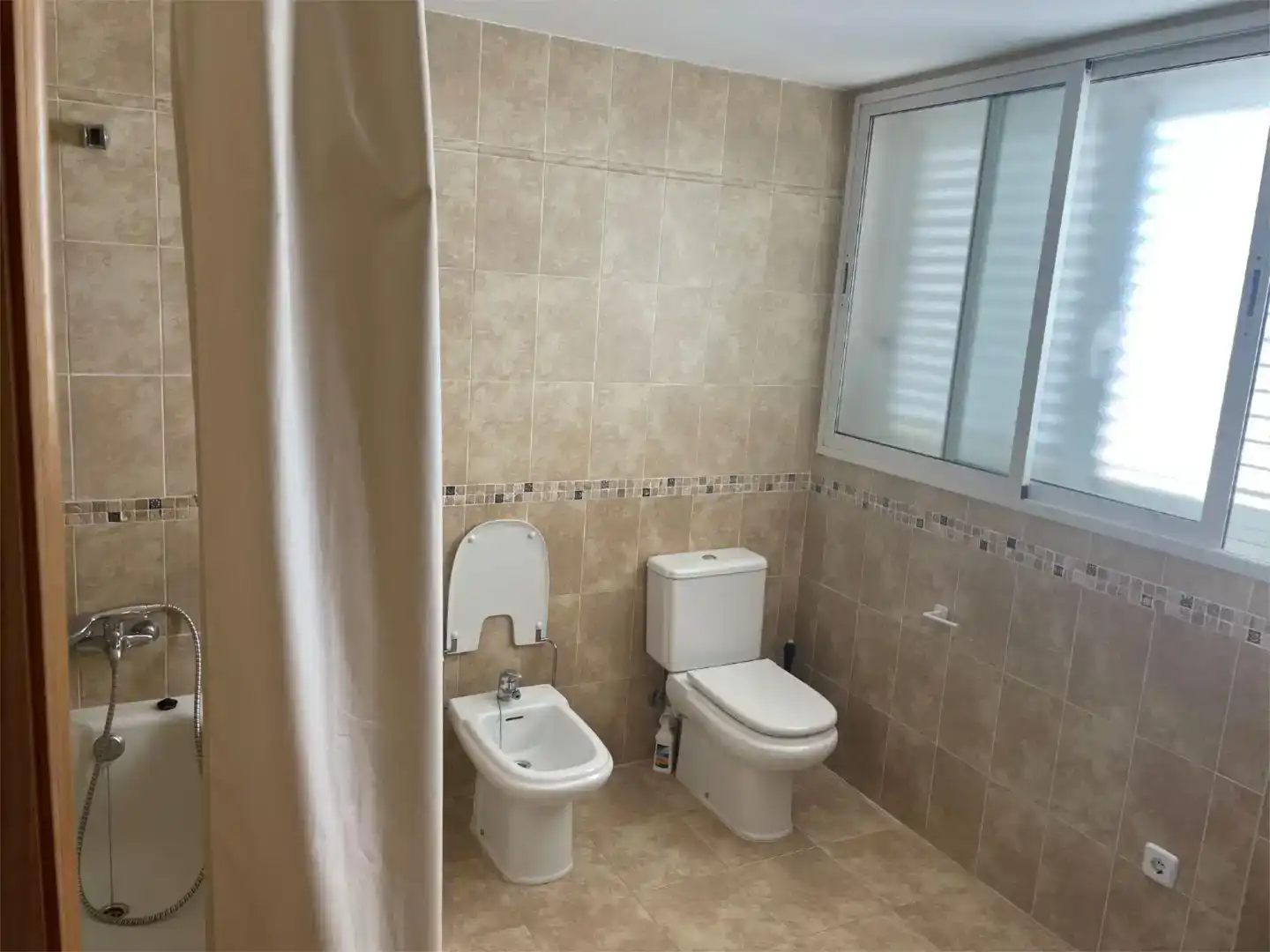 Baño de Piso en venta en Cullera con Aire acondicionado, Piscina y Balcón