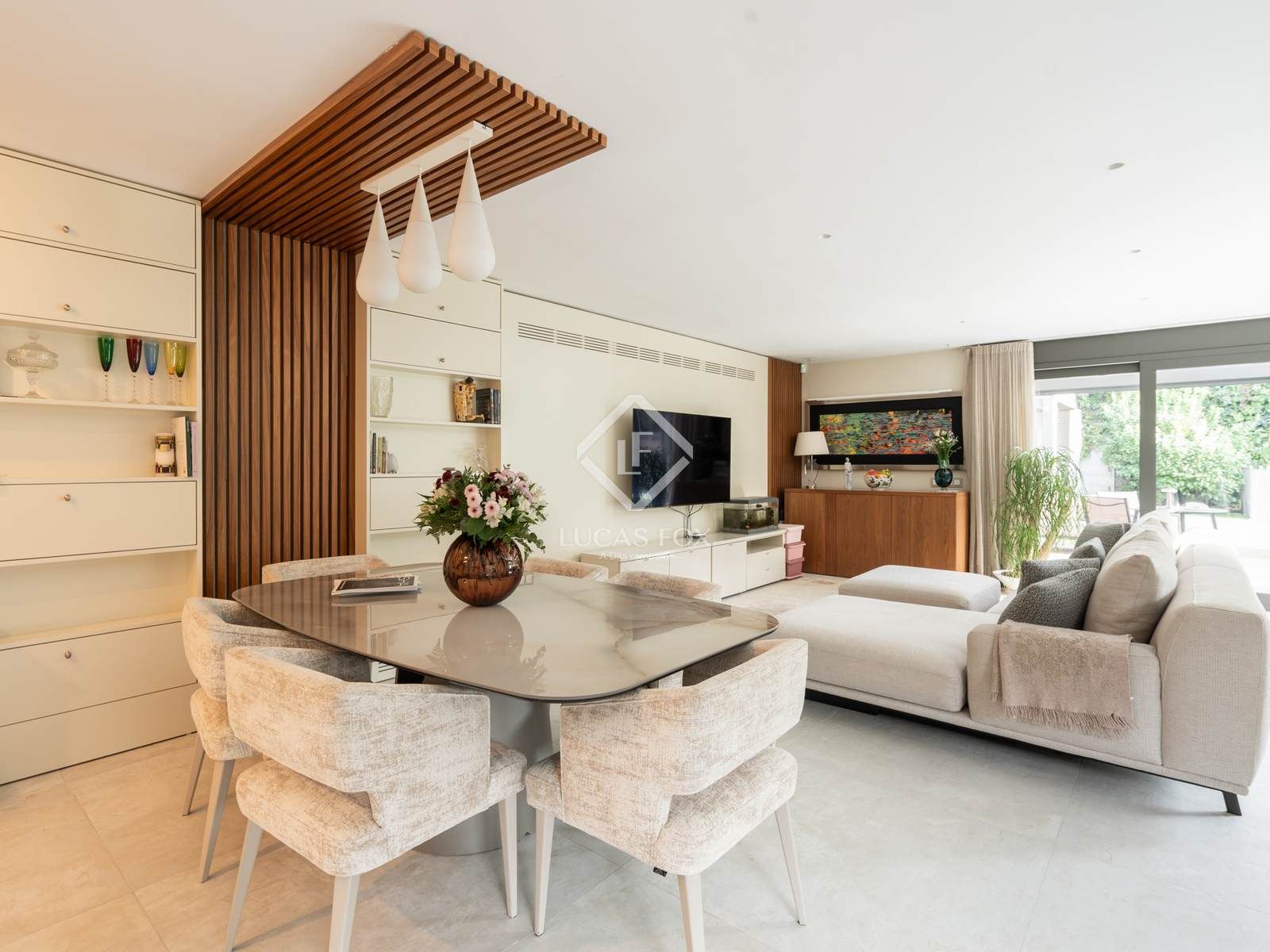 Sala d'estar de Casa o xalet en venda en Sant Cugat del Vallès amb Aire condicionat, Calefacció i Jardí privat