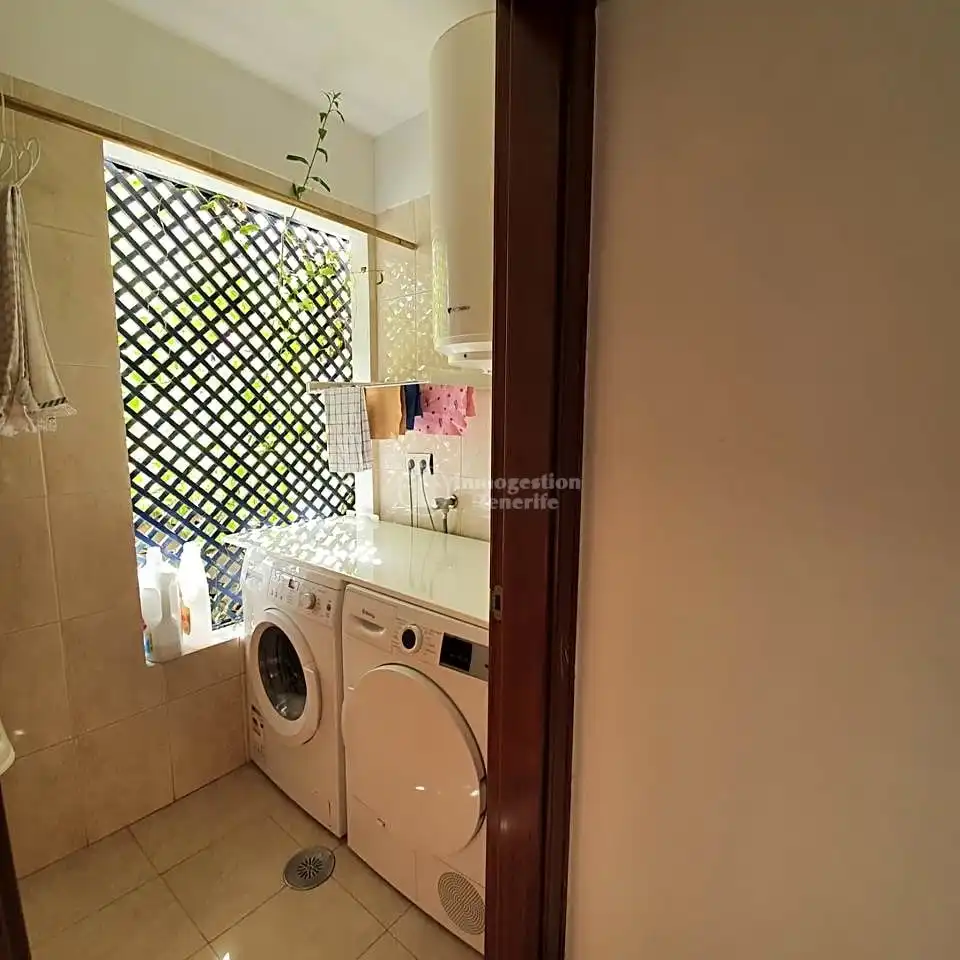 Baño de Casa adosada de alquiler en Arona con Aire acondicionado, Jardín privado y Terraza