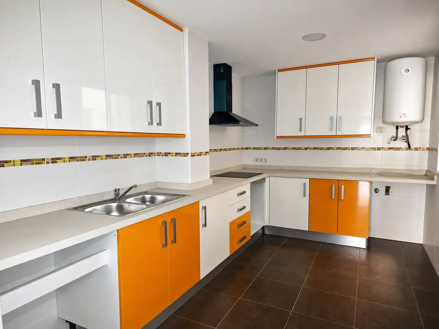 Kitchen of Flat for sale in Vila-real  with Storage room and Oven
