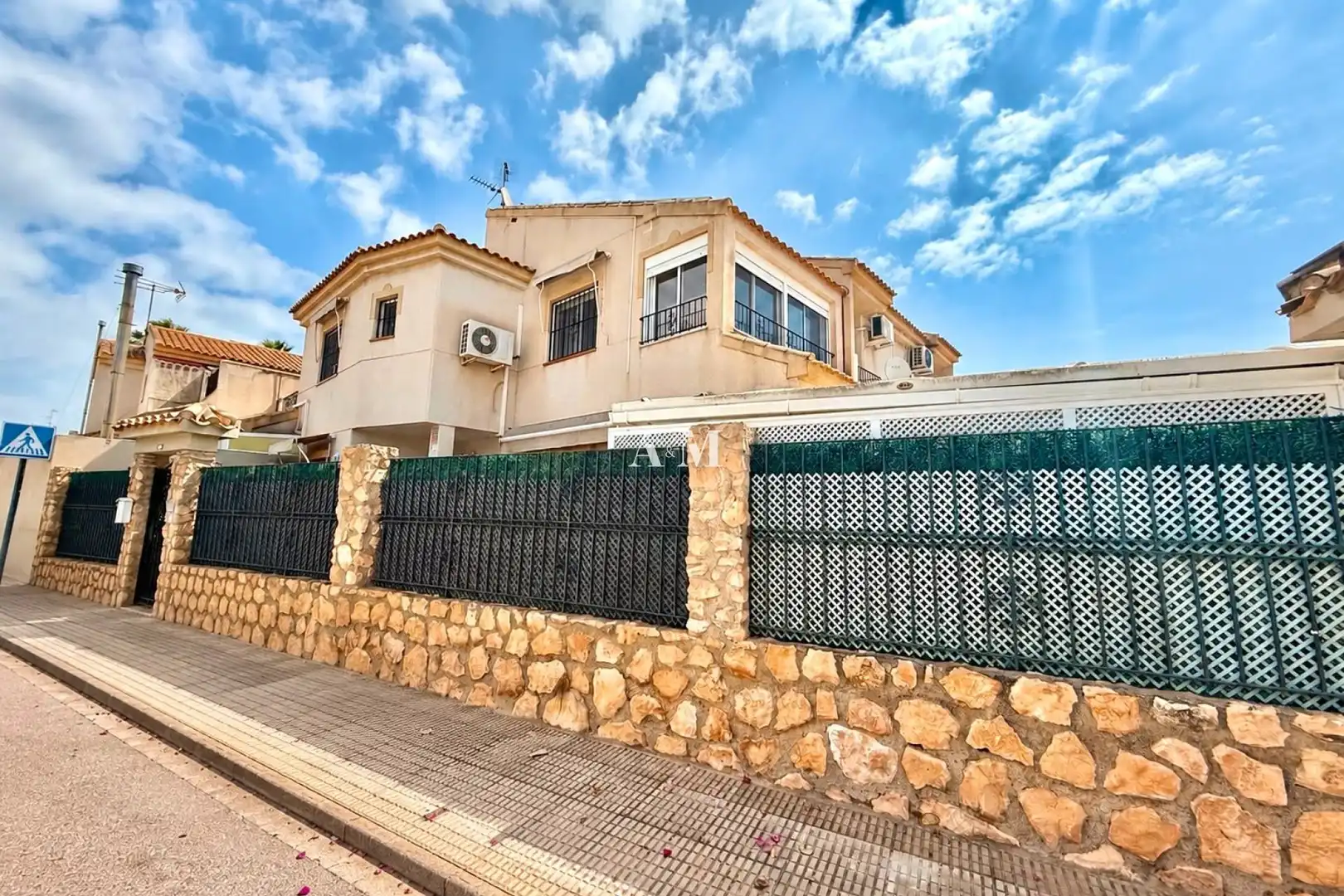 Vista exterior de Casa adosada en venda en San Javier amb Aire condicionat, Calefacció i Jardí privat