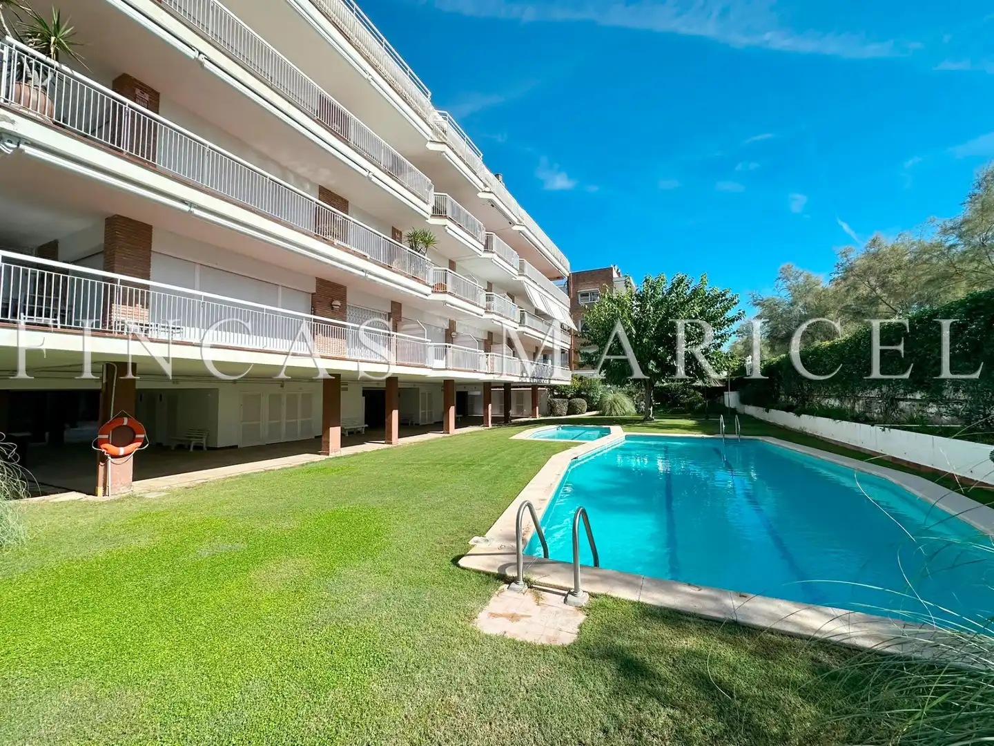 Vista exterior de Piso en venta en Can Girona - Terramar - Vinyet