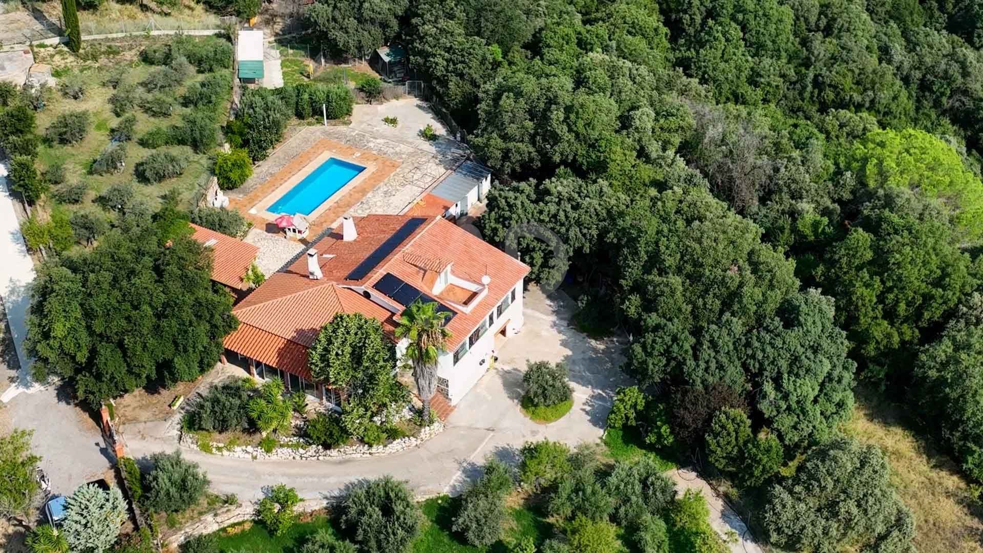Vista exterior de Casa o xalet en venda en Terrassa amb Calefacció, Terrassa i Piscina