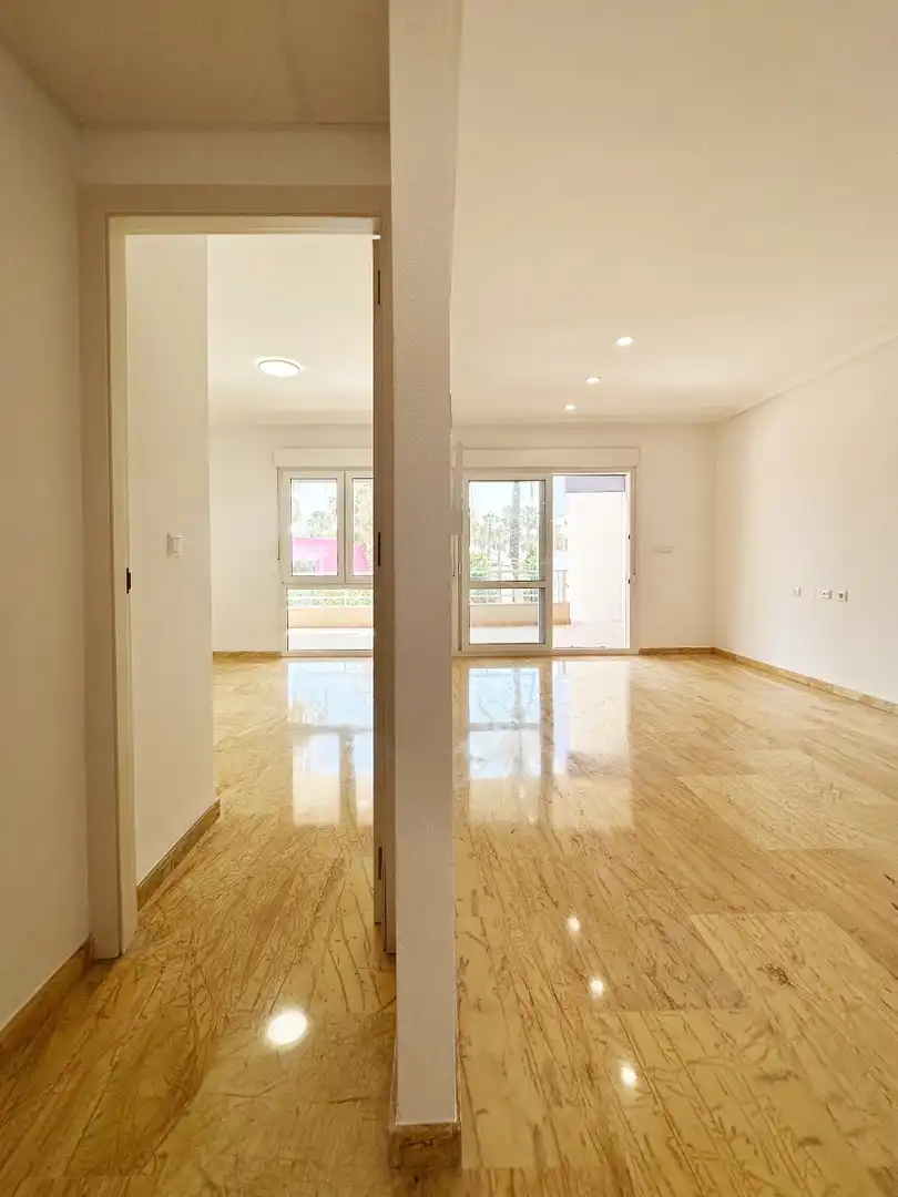 Sala d'estar de Planta baixa en venda en Orihuela amb Aire condicionat, Jardí privat i Terrassa