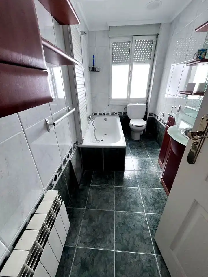 Baño de Piso en venta en Vitoria - Gasteiz con Calefacción y Trastero