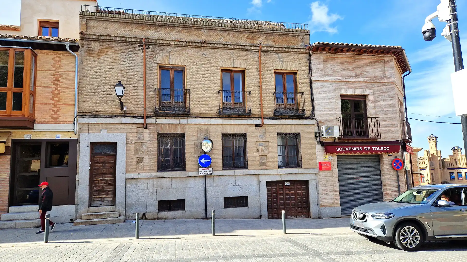 Immobles singulars en venda a Calle de los Reyes Católicos 11