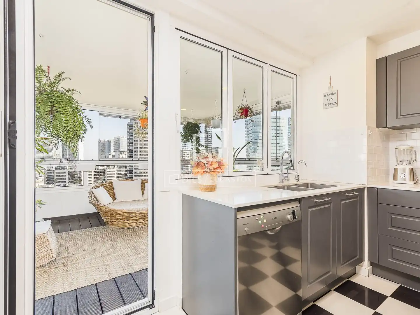 Terrasse von Wohnung zum Verkauf in Barcelona mit Klimaanlage, Heizung und Privatgarten