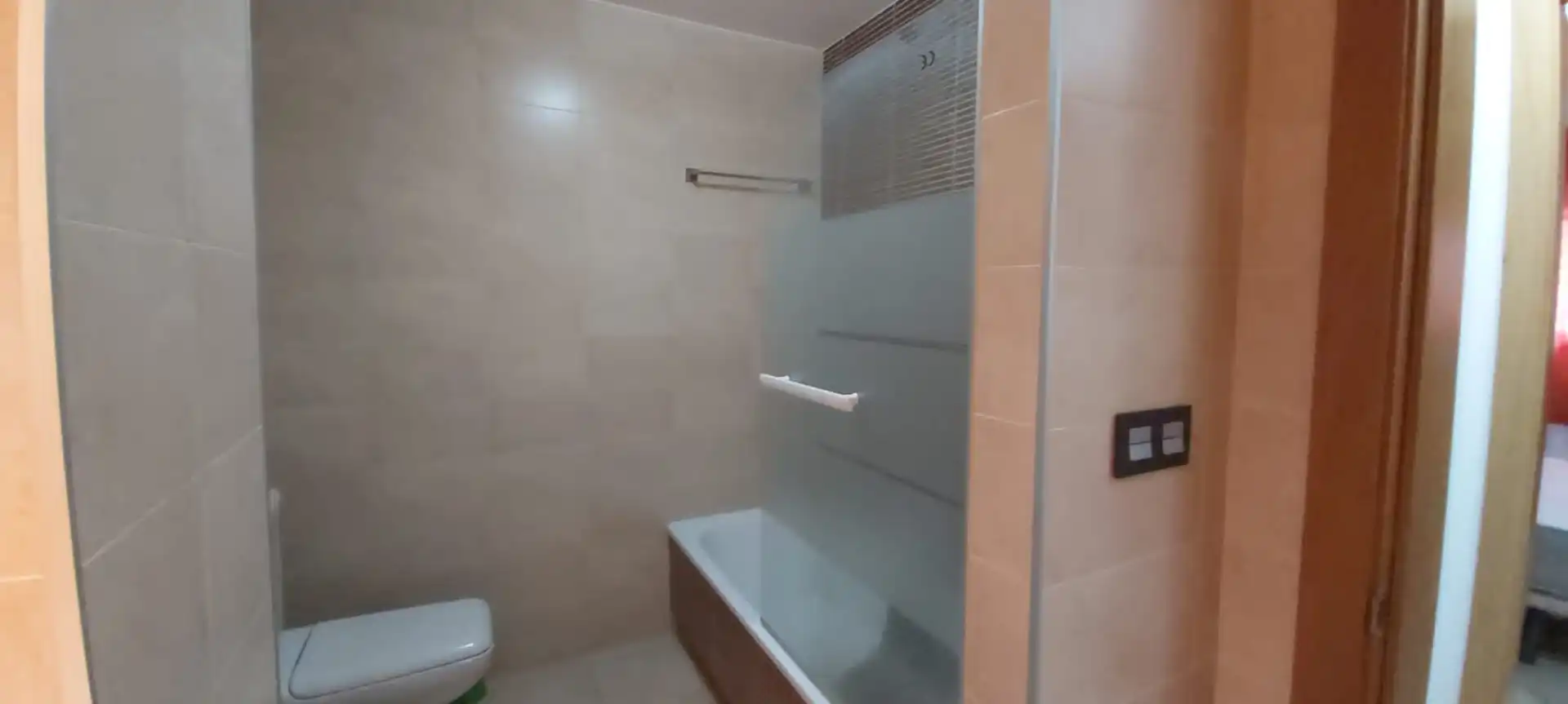 Baño de Apartamento en venta en Algeciras con Trastero, Amueblado y Horno