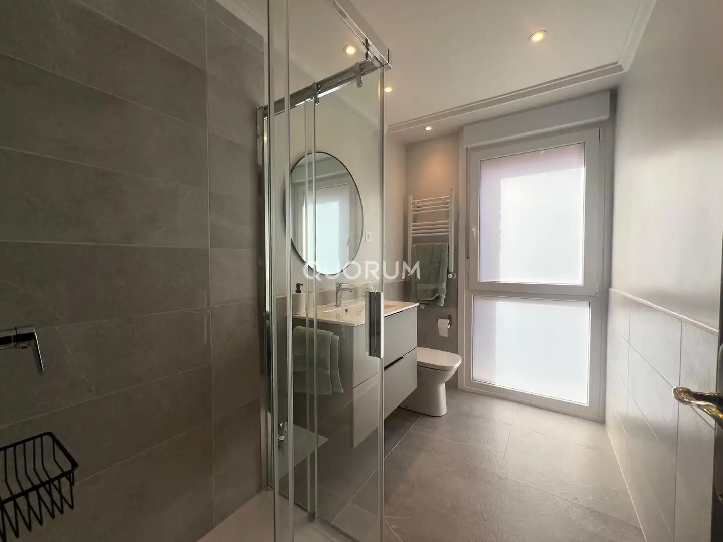 Badezimmer von Wohnung zur Miete in Bilbao  mit Heizung und Möbliert