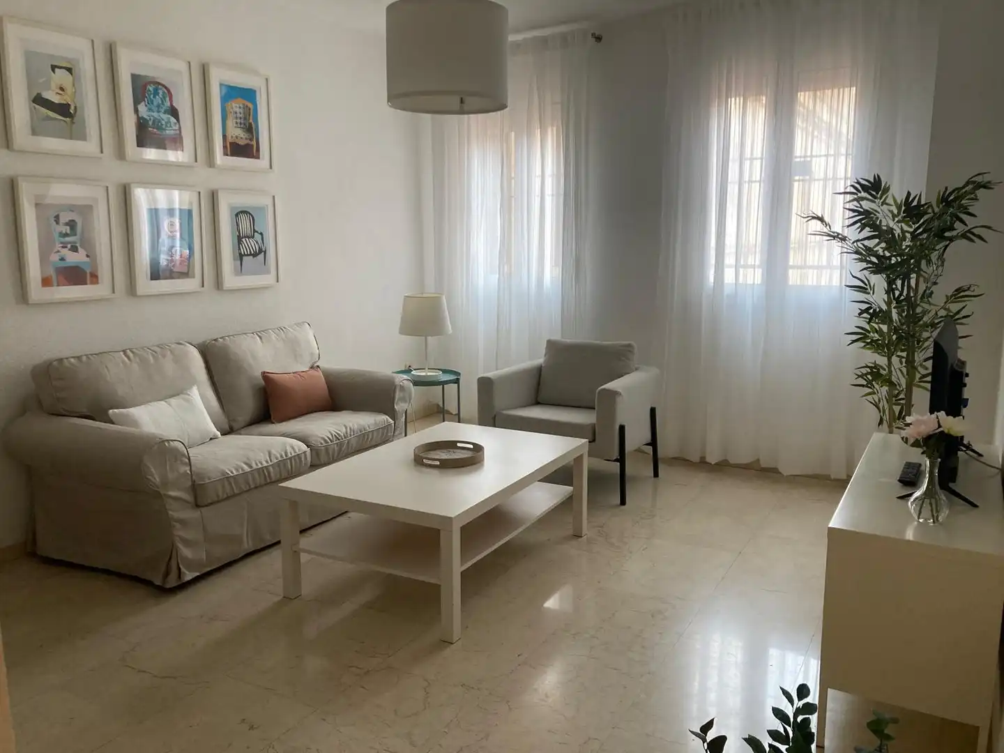 Sala de estar de Apartamento de alquiler en  Sevilla Capital con Aire acondicionado, Calefacción y Amueblado