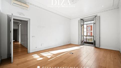 Photo 4 of Flat for sale in De Montalbán, Jerónimos, Madrid