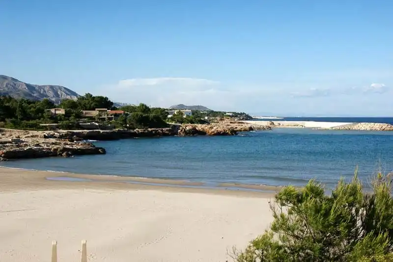 Vista exterior de Casa o xalet en venda en L'Ametlla de Mar  amb Aire condicionat, Jardí privat i Terrassa