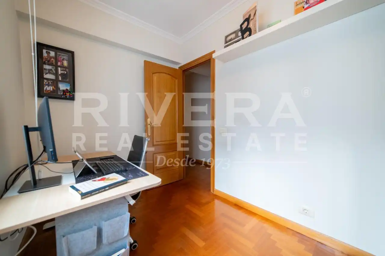 Habitación de Piso en venta en Vigo  con Calefacción, Parquet y Terraza