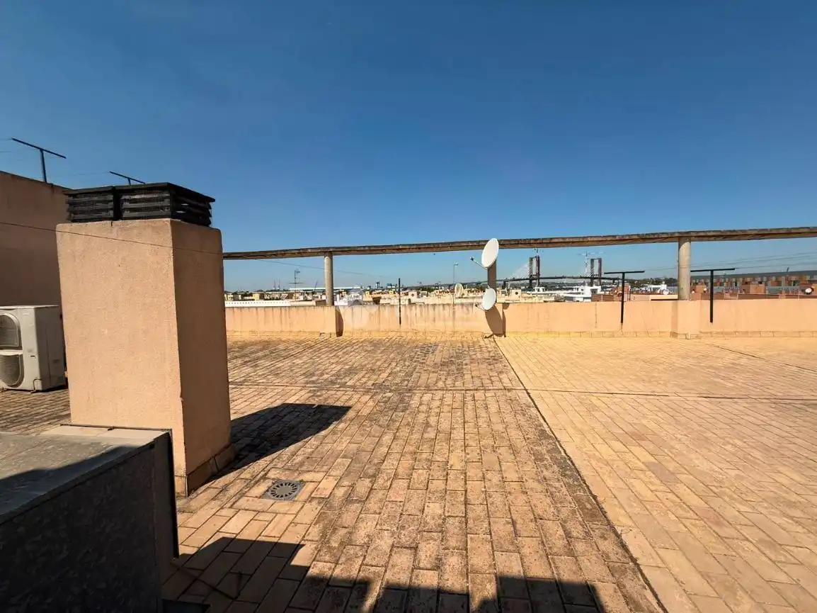 Terraza de Piso en venta en Sevilla con Trastero y Balcón