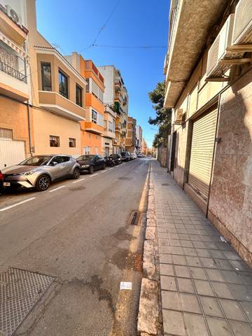 Local comercial en Venta en Calle Alcalá Galiano en Carolinas Bajas