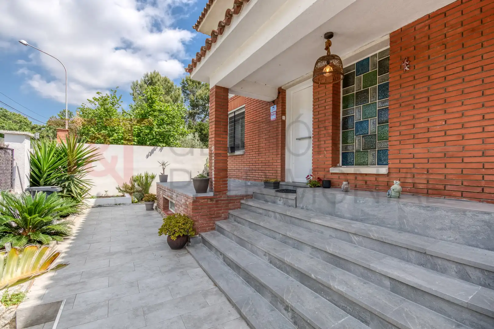 Vista exterior de Casa o xalet en venda en Cerdanyola del Vallès amb Aire condicionat, Calefacció i Terrassa