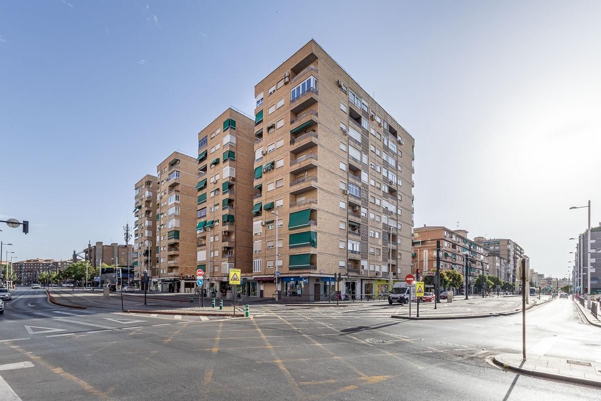Exterior view of Flat to rent in  Granada Capital  with Air Conditioner and Heating