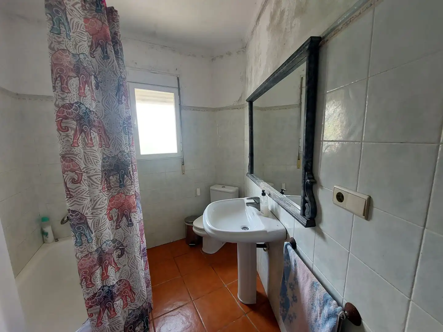 Badezimmer von Einfamilien-Reihenhaus zum Verkauf in Dénia mit Privatgarten und Möbliert