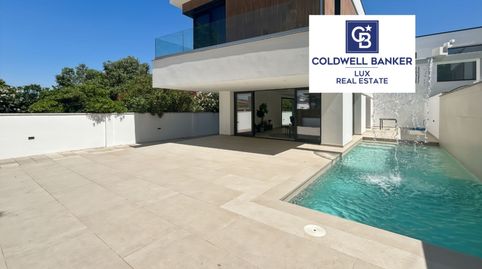Villa de nueva construcción, terminada a finales de 2024 o principios de 2025, en el barrio de Requesens, en Empuriabrava, a un pa