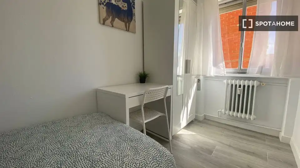 Bedroom of Flat for rent in Madrid  with Air Conditioner, Heating and Furnished