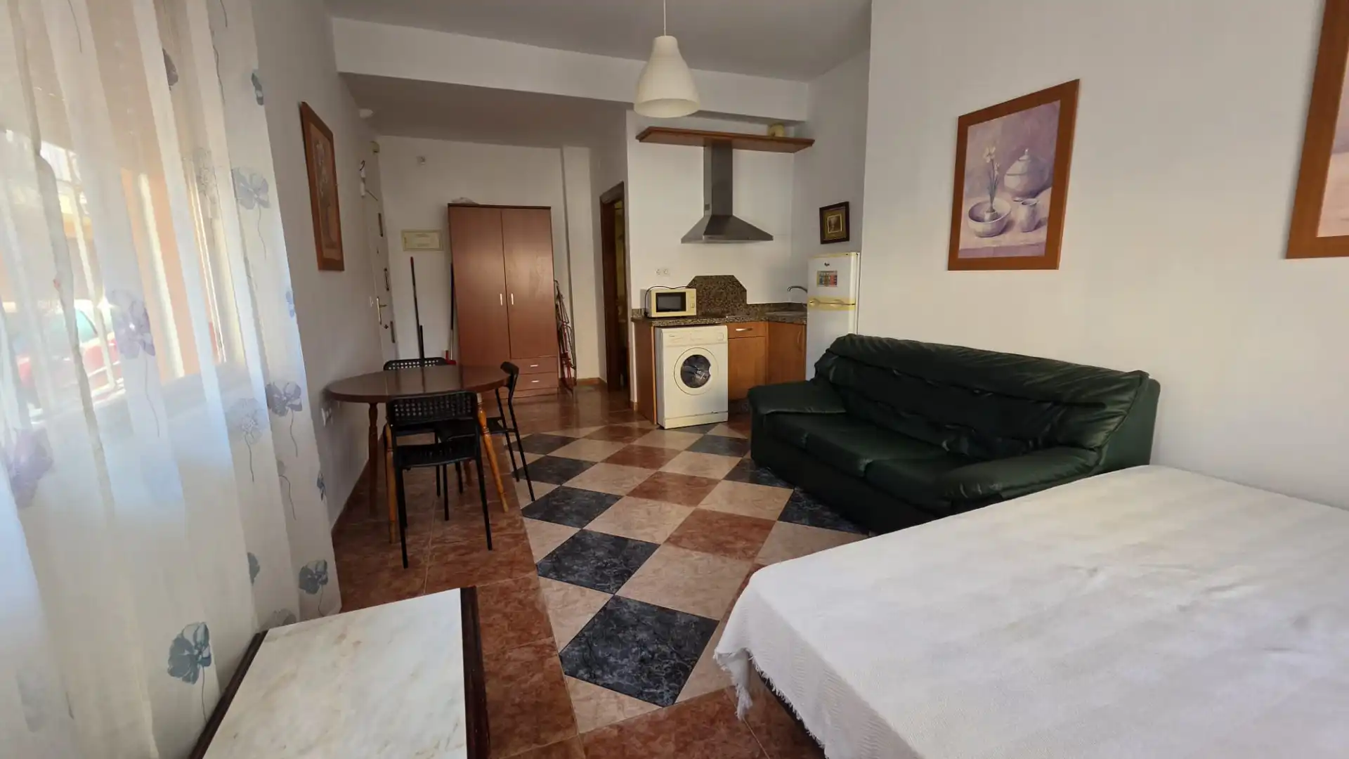 Sala de estar de Estudio de alquiler en Málaga con Amueblado y Lavadora