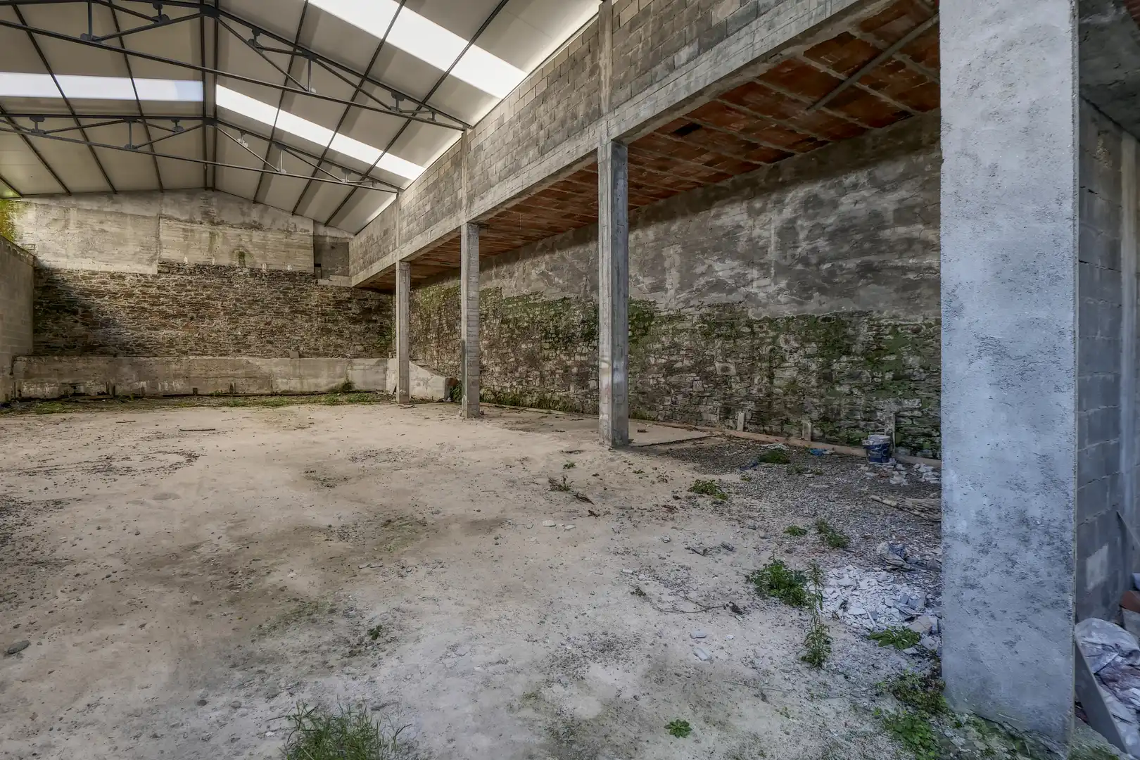 Industrial buildings for sale in Miño