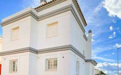 Vista exterior de Casa o xalet en venda en Alhaurín de la Torre amb Aire condicionat