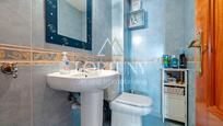 Bathroom of Single-family semi-detached for sale in  Madrid Capital  with Private garden, Terrace and Balcony