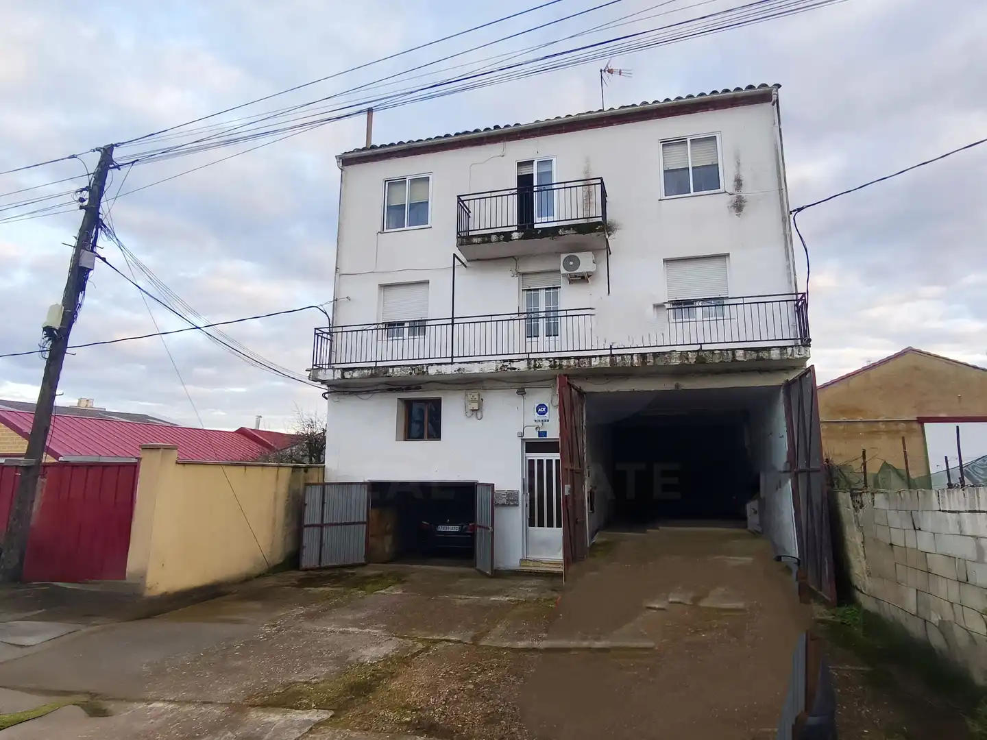 Exterior view of Buildings for sale in Sahagún