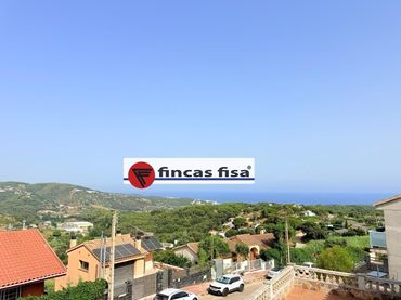 Maison mitoyenne avec jardin à vendre à Sant Cebrià de Vallalta